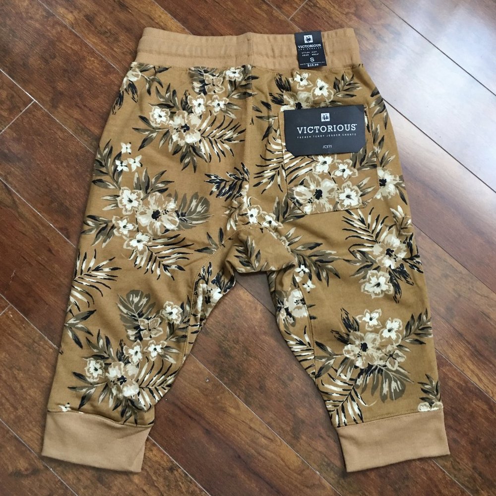 Unisex French Terry Printed Capri Cropped Shorts - Picture 7 of 9